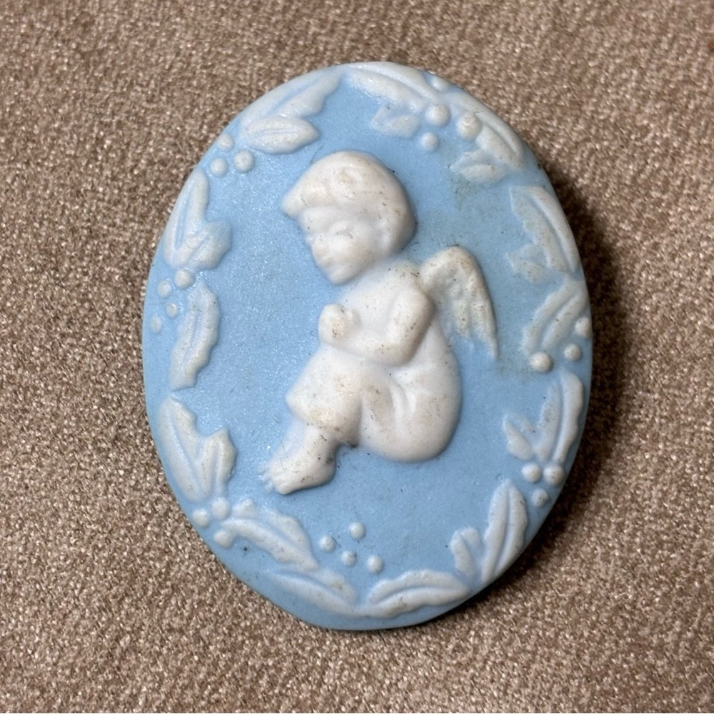 Vintage KD Blue White
Cherub Angel Oval Cameo
Brooch Pin Fashion Jewelry